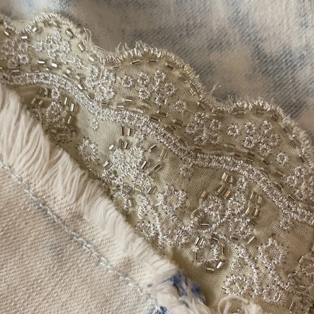 ✨Reduced NWT TORRID shorts - lace & beading - destructed- light wash -Plus Sized - Picture 14 of 14